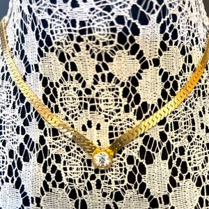Gold diamond pendant necklace